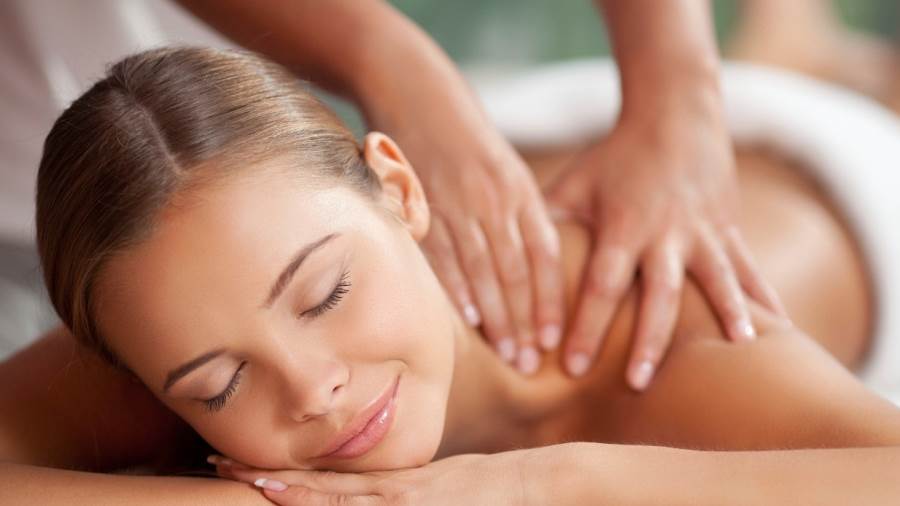 منسقة مساج منرلى وفندقى الرياض